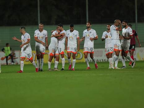 שחקני בני יהודה. מועדון בקריסה (מאור אלקסלסי)