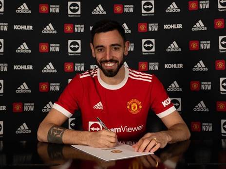 פרננדש. נשאר באולד טראפורד (מנצ'סטר יונייטד, רשמי)