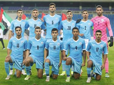 ליש במדי נבחרת הנוער (מספר 5). פוטנציאל אדיר (אלן שיבר)