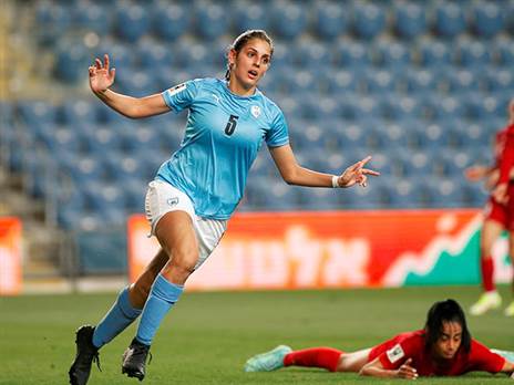 סיום ערב מוצלח לבנות בכחול לבן (קרדיט: אלן שיבר)