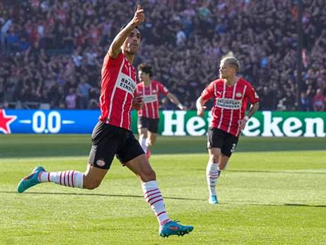 חוגג גביע (GETTY)