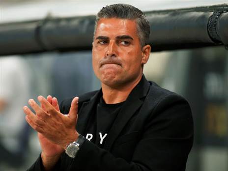 כאב ראש לפני מכבי. סילבס (אלן שיבר)