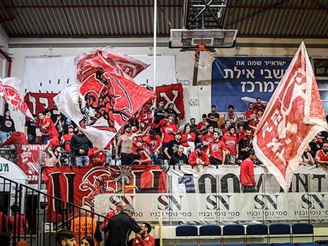 אוהדי הפועל ת"א. מחכה להם סדרת פלייאוף מאתגרת (באדיבות מנהלת הליגה)