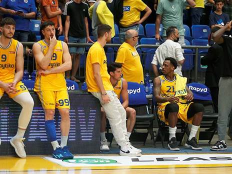 רגעים של חרדה בהיכל (אלן שיבר)