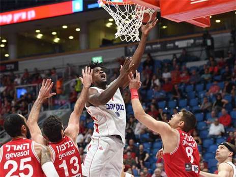 "סטירה" (מנהלת הליגה, ברני ארדוב)