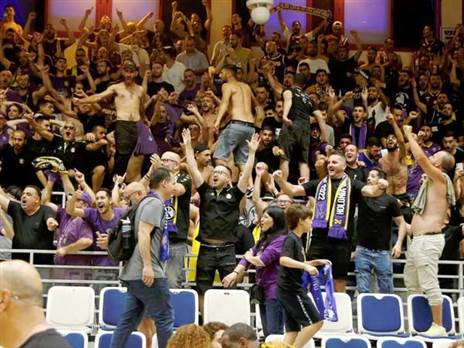 הקהל של חולון נהנה מכל רגע בהרצליה (אלן שיבר)