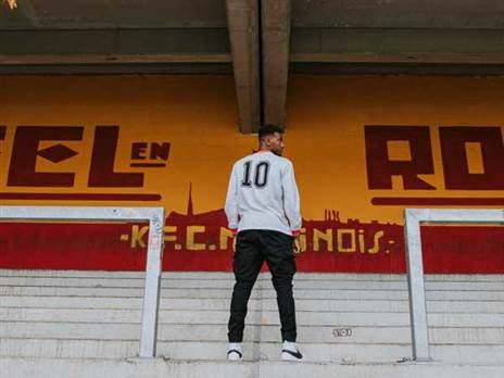 מלדה לאחר החתימה (האתר הרשמי של מכלן)