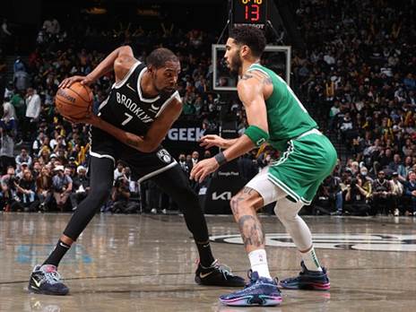 "אוהב את הקבוצה" (S. Butler/NBAE via Getty Images)