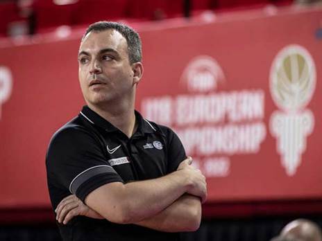 התחיל ברגל ימין. חסין (FIBA)