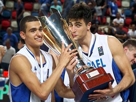 זכה עם העתודה שנתיים ברציפות (אלן שיבר)