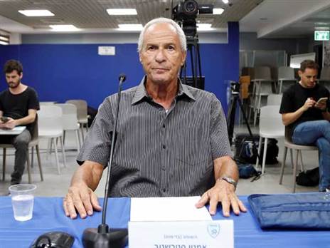 "מברך על היוזמה". סטרשנוב (אלן שיבר)