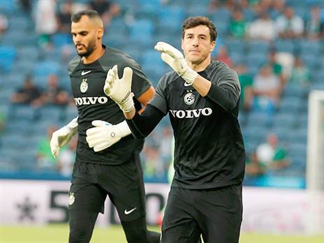 "חלק מהמאמנים כאן מאוד תובעניים, מצפים להרבה". כהן (אלן שיבר)