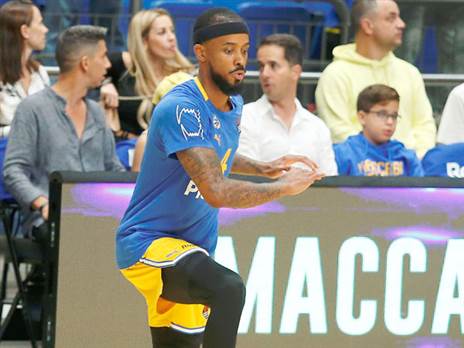 מכבי ת"א חזרה הביתה אחרי באסקוניה (צילום: אלן שיבר)