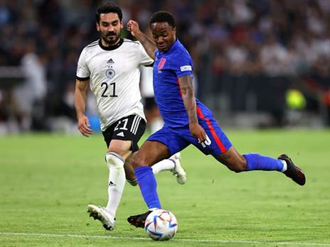 ימתין על הספסל. סטרלינג (getty)