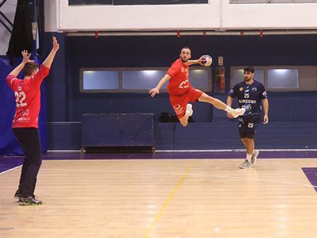 ליבגוט מהפועל ראשל"צ נגד אסא ת"א (צילום: הדר ואן קולא, איגוד הכדוריד)