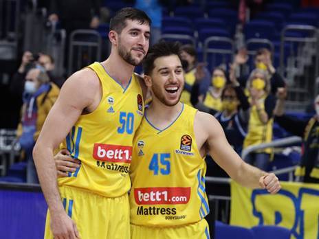 בלאט וזוסמן. ואגנר עוקב ומפרגן (Getty)