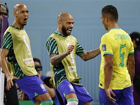 דני אלבס ופאביניו. השניים צפויים לפתוח מול קמרון (GETTY)