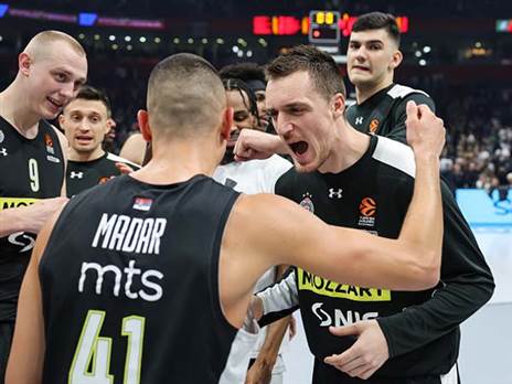 גם החברים פירגנו (GETTY)