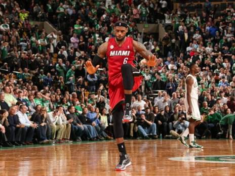 לברון ג'יימס והחגיגה המפורסמת (GETTY)