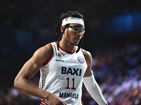 בדרך להצטרף למייק ג'יימס (GETTY)