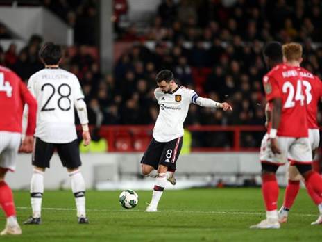 ברונו פרננדש נועץ את השלישי. הפנים לאולד טראפורד (GETTY)