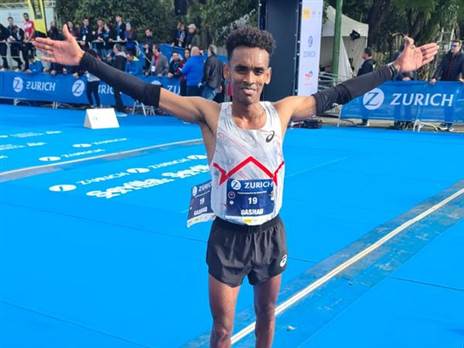 גשאו איילה אחרי שבירת השיא | צילום: איגוד האתלטיקה