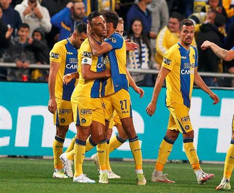 הצהובים חוגגים ניצחון חשוב. המטרה הבאה: 9 נקודות מ-9 (אלן שיבר)