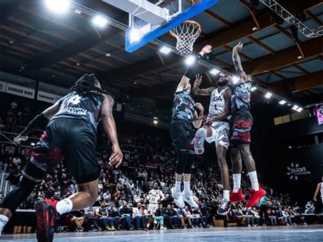 שוב ההגנה נתנה את הטון (צילום: FIBA)