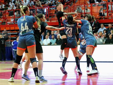 קרב צמוד הסתיים בזכייה של ראשל"צ (צילום: הדר ואן קולא, איגוד הכדוריד)