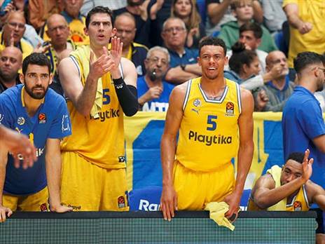 כדורסל גדול של הצהובים במחצית הראשונה (אלן שיבר)