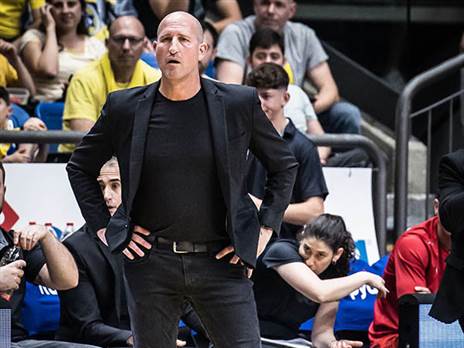 "שמח על הניצחון". פלג (עודד קרני)