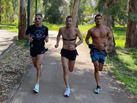 מתאמנים ביחד לתחרויות איש הברזל. צילום: פרטי