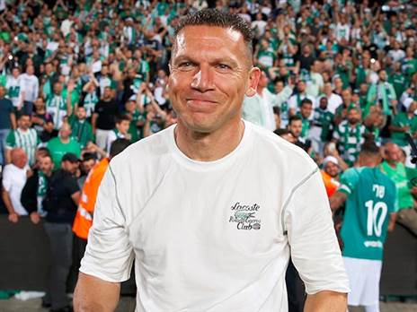 מאמן העונה של הפאנל (אלן שיבר)