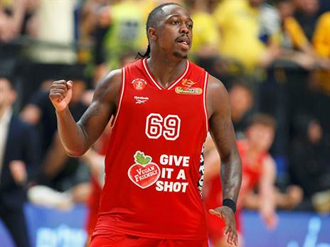 חתום לעונה נוספת. בראון (אלן שיבר)