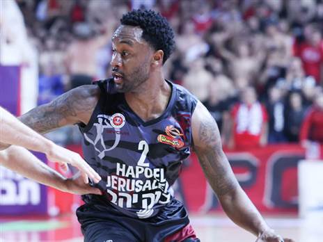 ימשיך להוביל את האדומים מהבירה. רנדולף (אלן שיבר)