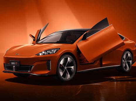 ה-Y7. מכונית סדאן ארוכה וחזקה מאוד, חשמלית