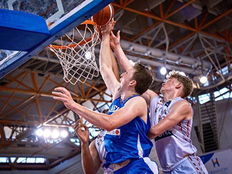 8 ריבאונדים לוולף ברבע הראשון (FIBA)