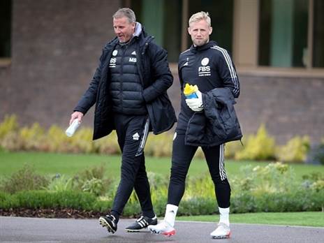 לצד קספר שמייכל (Getty)