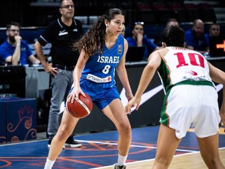 "מקצוענית לכל דבר". בנבחרת משבחים את קארש (קרדיט: FIBA)