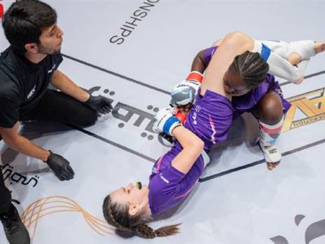 מתאמנת ארבע פעמים ביום. מחטי בפעולה (קרדיט: ההתאחדות העולמית IMMAF)