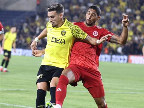 "לא יורד להגנה". שועה (צילום: דני מרון)