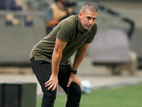 מספר שינויים בהרכב, קוז'וך (אלן שיבר)