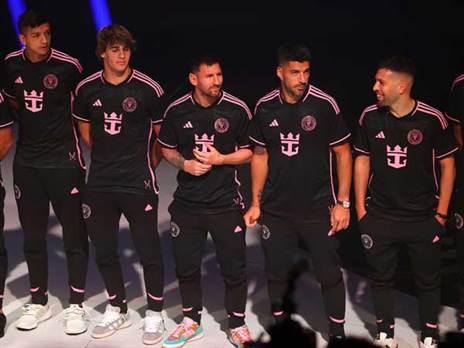 ליאו מסי, לואיס סוארס וג`ורדי אלבה. הסכום רק יעלה (Megan Briggs/Getty Images)