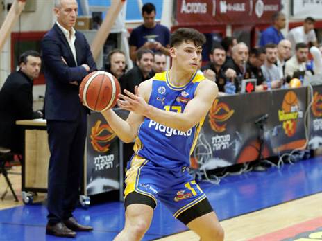 בקושי מקבל דקות לאחרונה. עומר מאייר (אלן שיבר)