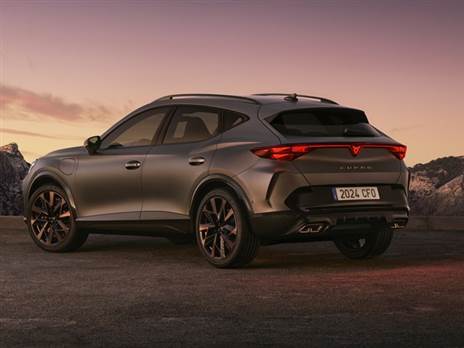 מאחור הסמל מואר