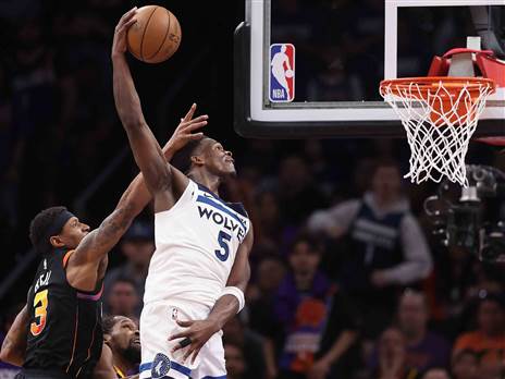 אנתוני אדוורדס. גם הדוקטור מתרשם מההטבעות שלו (Getty)