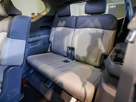 שורה שלישית: גם מתבגרים ומבוגרים יוכלו להיכנס כאן (צילום: רונן טופלברג)