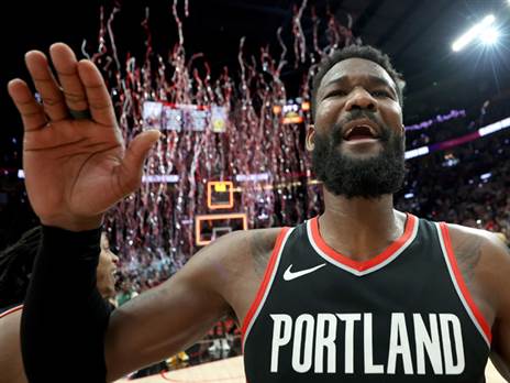 אייטון. יש סנטר למסור לו (Getty)