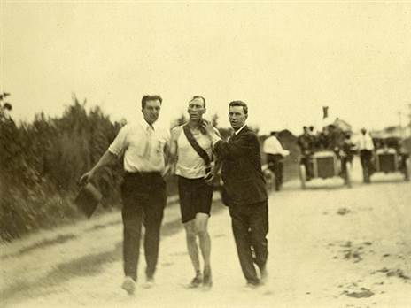 מהמרתונים הגרועים בהיסטוריה (Missouri History Museum)