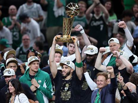 בוסטון הפייבוריטית המובהקת, ע“פ המנהלים לפחות (Getty)